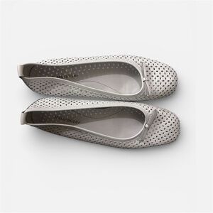 Naturalizer Women's Perforated Cream Flats